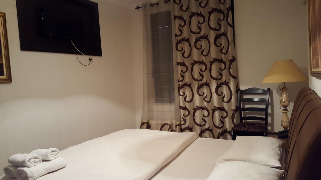 Hotel Livia Tirana Exterior photo